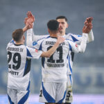 Der HSV hat den 1. FC Magdeburg souverän mit 3:0 geschlagen und wird somit auch nach dem 26. Spieltag an der Tabellenspitze stehen. Aus einer äußerst geschlossenen Mannschaftsleistung ragte Doppelschütze Ransford Königsdörffer nochmal heraus.