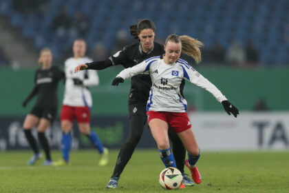 Das DFB-Pokalhalbfinale zwischen den HSV-Frauen und Werder Bremen ist restlos ausverkauft. Damit stellt die Begegnung einen neuen Rekord im deutschen Klub-Fußball auf.