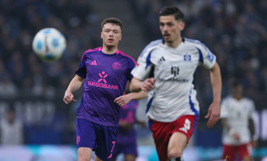 Zu Beginn seiner HSV-Zeit teilweise schon als Fehleinkauf abgestempelt, ist Dennis Hadžikadunić aus der hanseatischen Hintermannschaft überhaupt nicht mehr wegzudenken. Doch seine Zukunft im Verein ist alles andere als gesichert. 