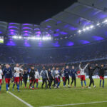 Vor eigenem Publikum ist der HSV derzeit nicht zu bezwingen. Auch Fortuna Düsseldorf sah im Volkspark kein Land und musste sich deutlich mit 1:4 geschlagen geben. Durch einen fast zeitgleichen Patzer des großen FC Bayern dürfen sich die Rothosen nun über eine durchaus beachtliche Bestmarke freuen.