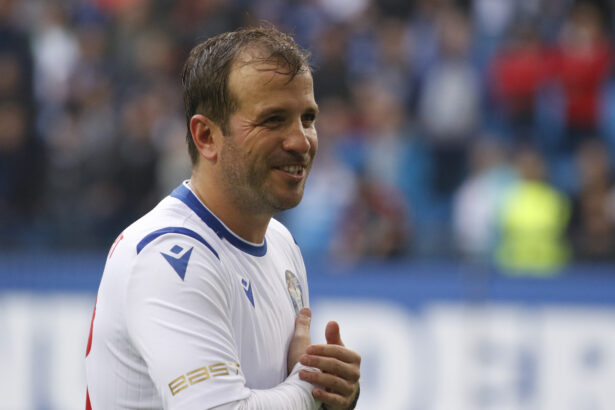 Im Rahmen der Nations-League-Duelle zwischen Spanien und Niederlande ist es zu einer unerwarteten Fehde zwischen Rafael van der Vaart und Lamine Yamal gekommen. Der frühere HSV-Star hat nun ein weiteres Mal in Richtung des Teenagers geschossen.