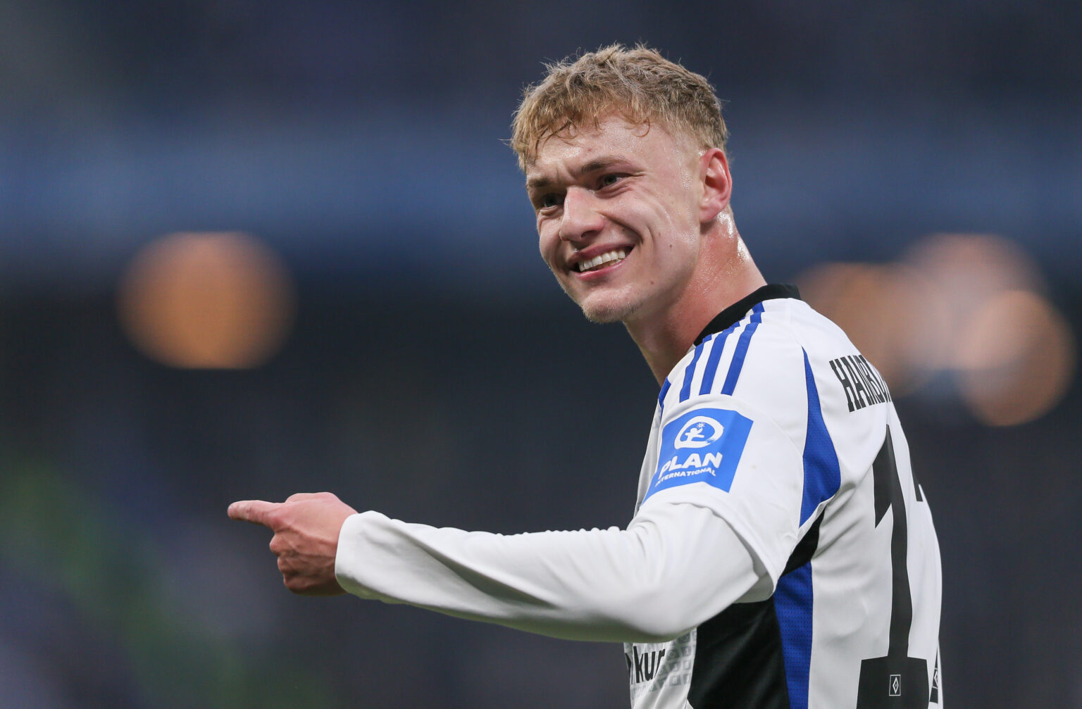 Adam Karabec ist weiter Thema beim HSV.