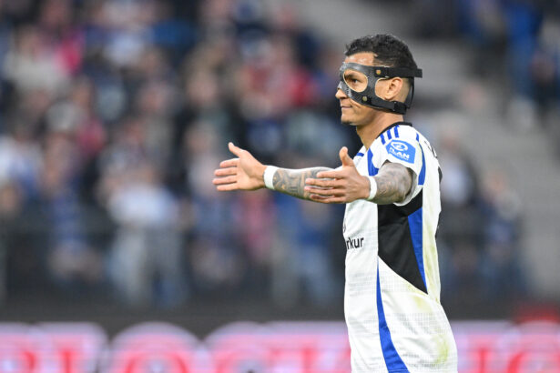 Davie Selke sprach sich mit Merlin Polzin aus.