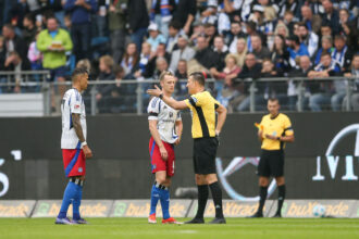 HSV: Sebastian Schonlau sah gegen Magdeburg die Rote Karte.