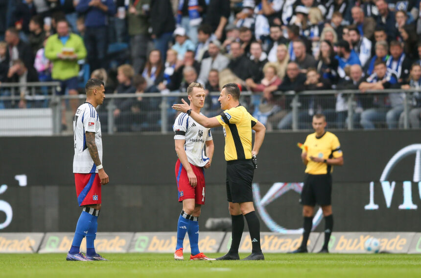 HSV: Sebastian Schonlau sah gegen Magdeburg die Rote Karte.
