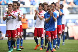 Der HSV stieg trotz eines Sieges über Borussia Mönchengladbach aus der Bundesliga ab.