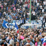Der HSV schaffte 2017 am letzten Spieltag den Klassenerhalt, woraufhin die Fans den Platz stürmten.