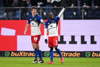 Luka Vuskovic jubelt mit Jean-Luc Dompé.