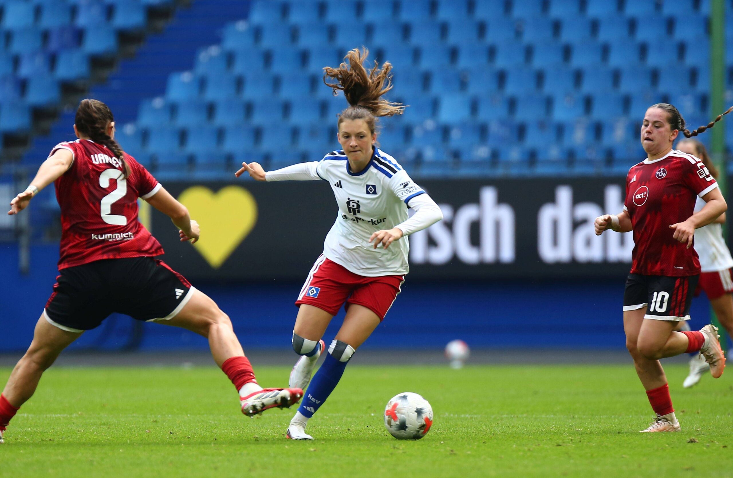 Lionel Messi Names HSV Talent Lotta Wrede a Future Football Star