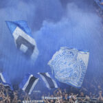 HSV-Fahne und blauer Rauch