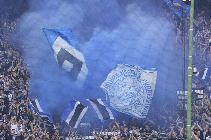 HSV-Fahne und blauer Rauch
